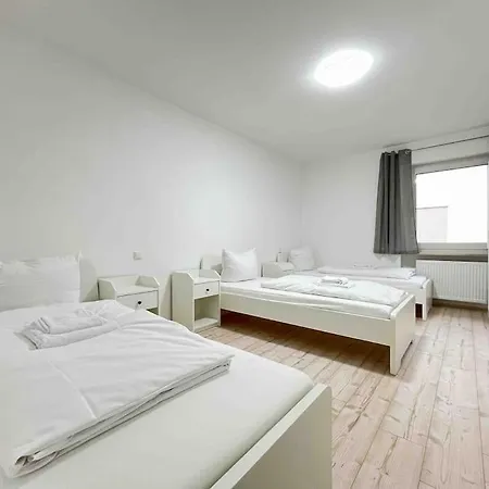 Lap101 - Grosse Moderne Monteurwohnung Uebergangswohnung *