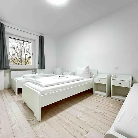 Lap101 - Grosse Moderne Monteurwohnung Uebergangswohnung