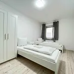 Lap101 - Grosse Moderne Monteurwohnung Uebergangswohnung Lappersdorf