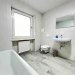 Apartman Lap101 - Grosse Moderne Monteurwohnung Uebergangswohnung Lappersdorf
