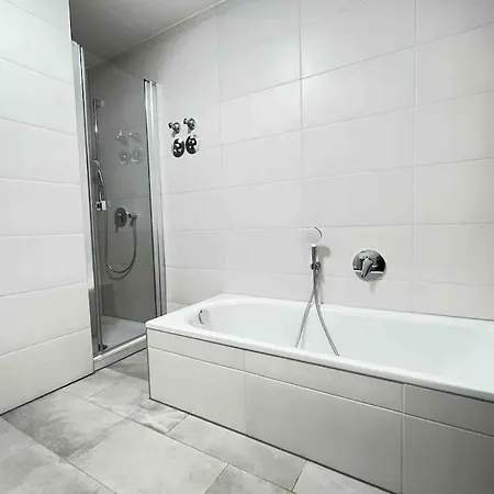 Lap101 - Grosse Moderne Monteurwohnung Uebergangswohnung * Lappersdorf (Regensburg)