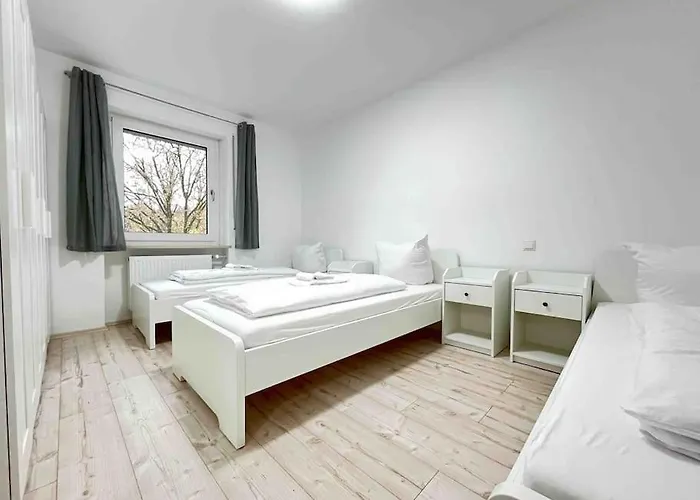 Lap101 - Grosse Moderne Monteurwohnung Uebergangswohnung